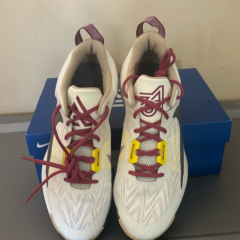 Nike Giannis Immortality 2